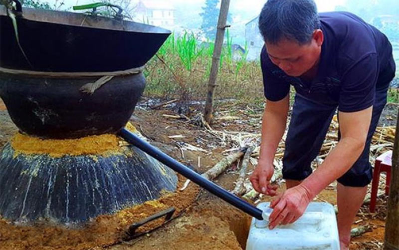 Đặc sản Cao Bằng rượu mía