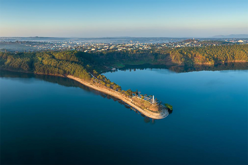 Biển Hồ - Điểm du lịch Tây Nguyên đẹp