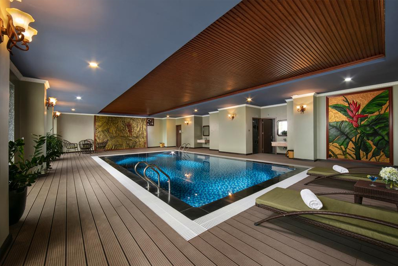 Bể bơi trong nhà của khách sạn Sapa Pistachio