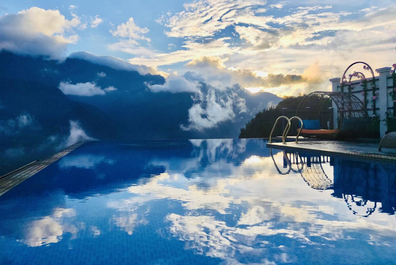 Bể bơi ngoài trời của khách sạn Sapa Pistachio