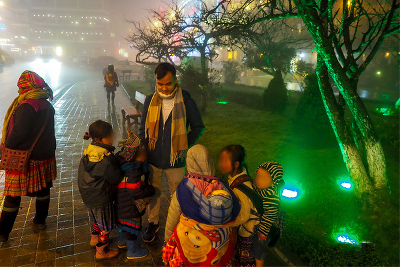 Hình ảnh trẻ em bán hàng rong ở Sapa 4