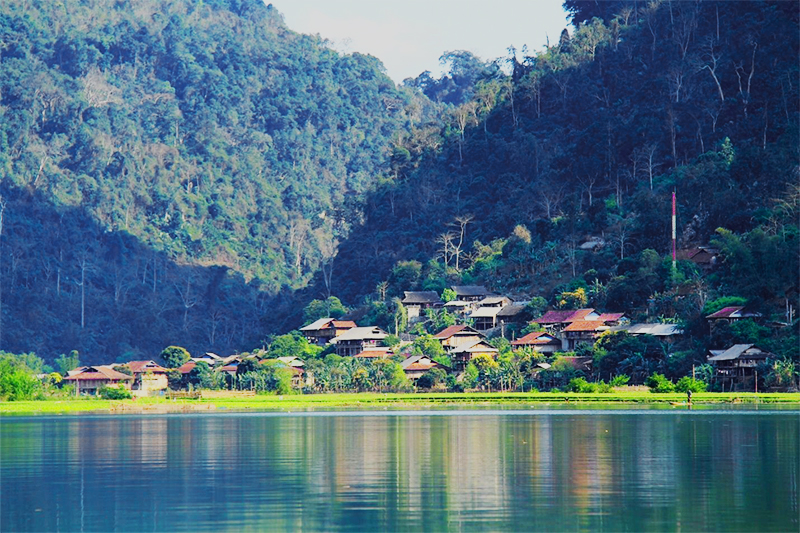 Bản Pác Ngòi đẹp như tranh vẽ