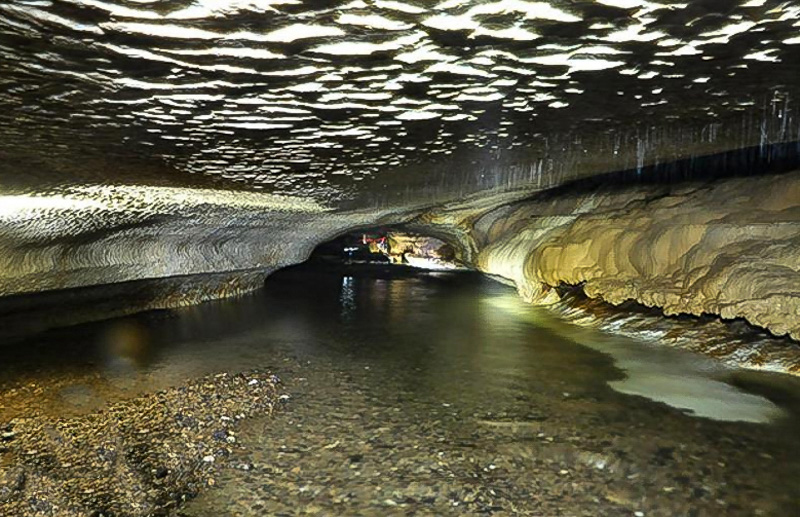 Hang Thẳm Phầy ở vườn quốc gia Ba Bể